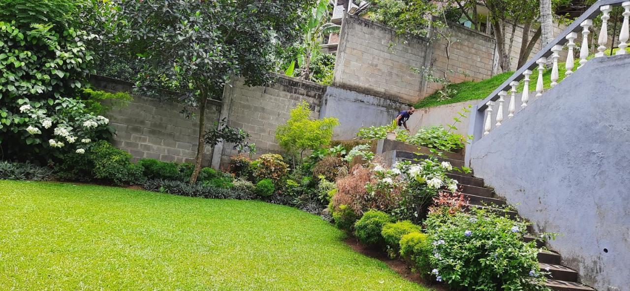 Aa Bungalow Kandy Esterno foto
